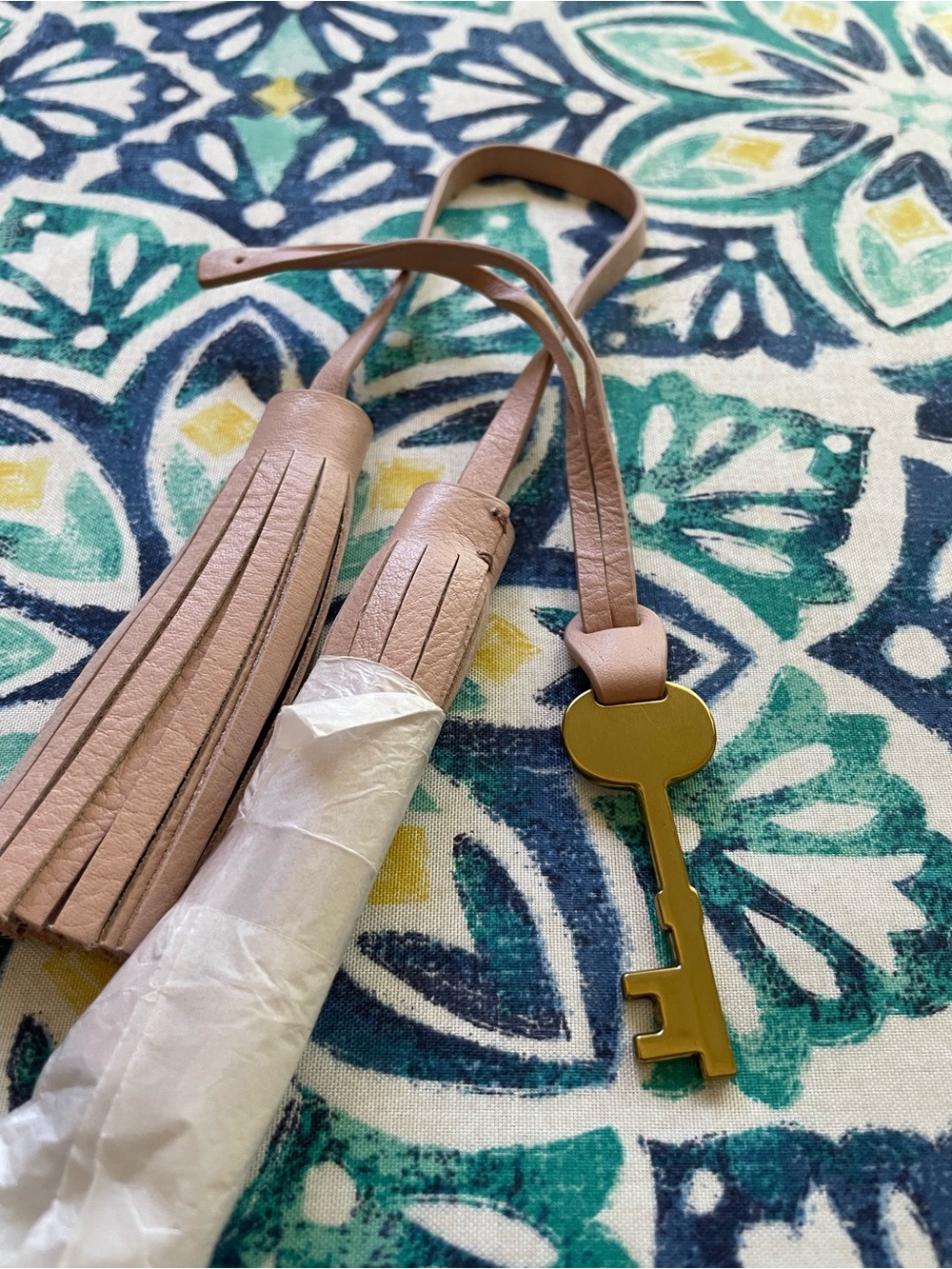 New Fossil Key and Pink Leather Tassel